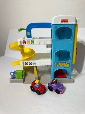 Fisher-Price Little People Helpful Neighbor's Garage and 2 Wheelie Cars